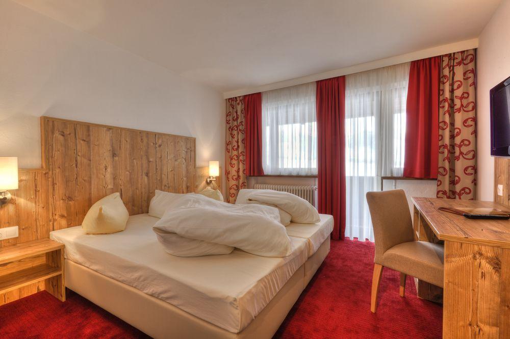 Hotel Kogele Mit Restaurant Bei Innsbruck Axamer Lizum Аксамс Экстерьер фото